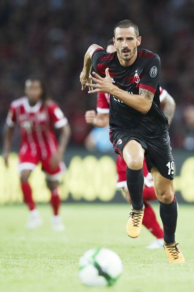 Leonardo Bonucci khoác áo Milan trong trận thắng Bayern Munich