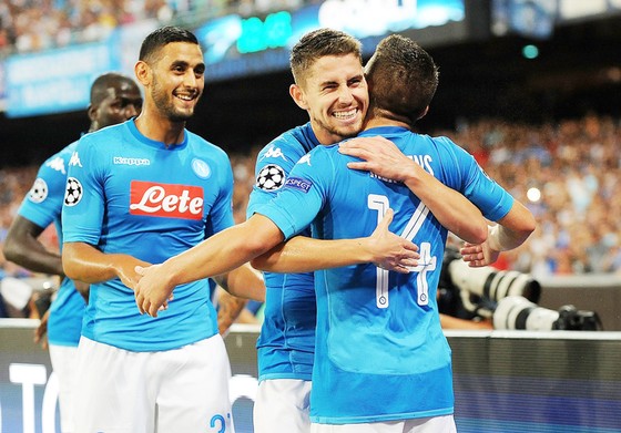 Các cầu thủ Napoli hài lòng với lần trở lại đầu tiên tại sân chơi Champions League.