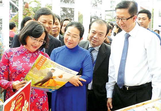 Khai mạc đường hoa Nguyễn Huệ Tết Mậu Tuất 2018: Khát vọng vươn cao ảnh 2