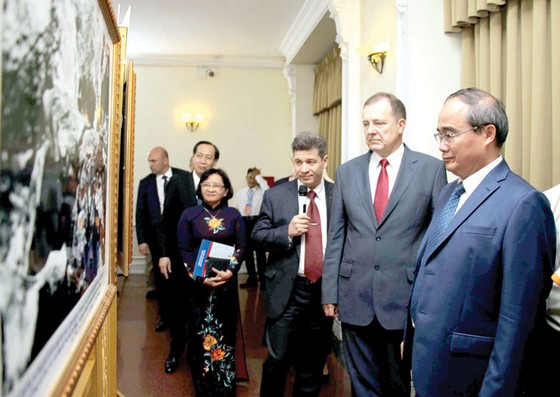 TPHCM tổ chức kỷ niệm 95 năm ngày Bác Hồ đến nước Nga ảnh 1