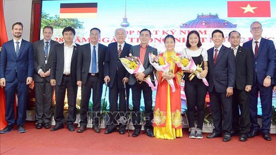 Hội Hữu nghị Việt - Đức TPHCM: Kỷ niệm 28 năm ngày thống nhất nước Đức ảnh 2