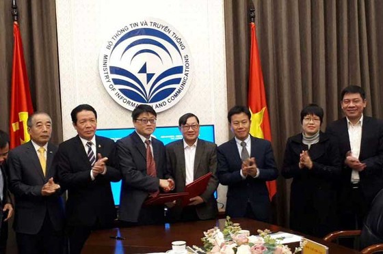 Bàn giao cơ sở dữ liệu về liệt sĩ, mộ liệt sĩ cho Bộ LĐTB-XH ảnh 1