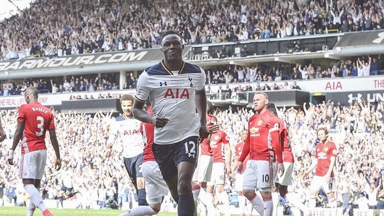 Tottenham (áo trắng) trong trận thắng Man.Utd 2 - 1. Ảnh: Dailymail