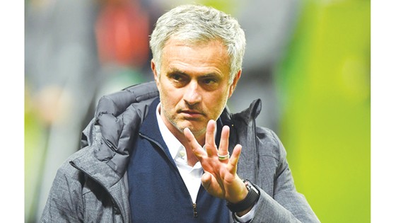 HLV Jose Mourinho đã bắt tay cải thiện chất lượng đội hình.