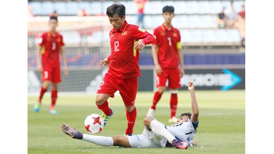 U20 Việt Nam (áo đỏ) trong trận đấu với U20 Honduras
