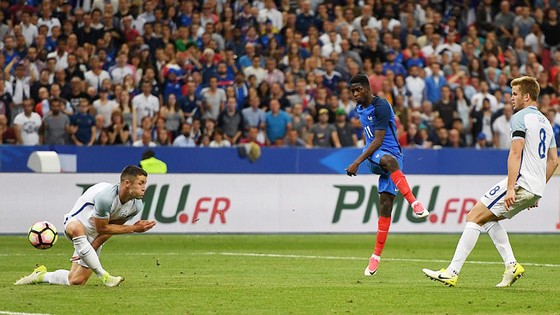 Dembele tung cú sút ấn định chiến thắng 3 - 2 cho Pháp