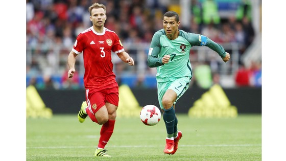 Một chiến thắng trước New Zealand đủ để Bồ Đào Nha (phải) thẳng tiến vào bán kết.