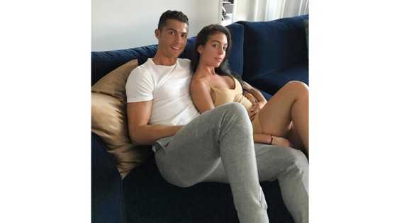 Ronaldo và bạn gái đang chờ đón đứa con đầu lòng.