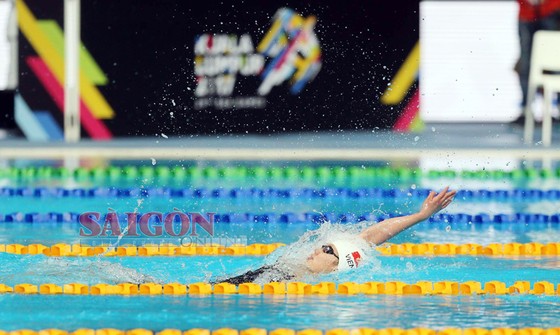 Nguyễn Thị Ánh Viên đoạt Huy chương Vàng nội dung 100m ngửa nữ. Ảnh: DŨNG PHƯƠNG