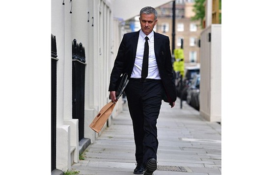HLV Mourinho được ví là người dễ kiếm tiền nhiều nhất thế giới