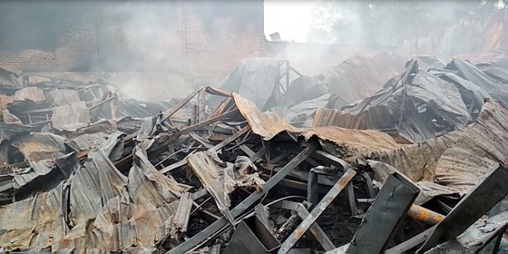 Cháy xưởng nệm mút ở huyện Bình Chánh, nhiều tài sản bị thiêu rụi ảnh 1