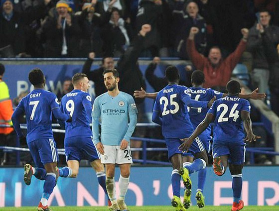 Leicester City bất ngờ đánh bại Manchester City.