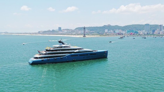 Siêu du thuyền 150 triệu USD của ông chủ CLB Tottenham tại vịnh Hạ Long ảnh 5