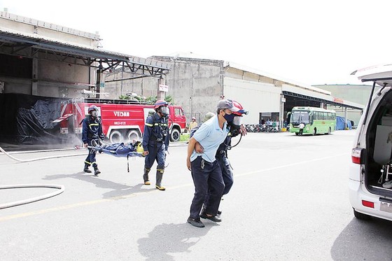 Gần 200 nhân viên Cty Vedan Việt Nam tham gia “Buổi diễn tập phòng cháy chữa cháy và cứu nạn cứu hộ” tại công ty ảnh 3