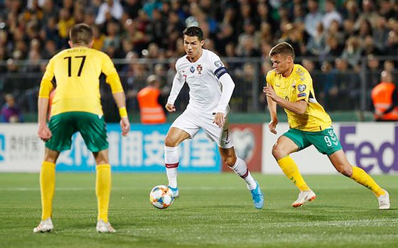 Kết quả vòng loại Euro 2020 (ngày 11-9): Ronaldo lập cú poker giúp Bồ Đào Nha thắng đậm ảnh 1