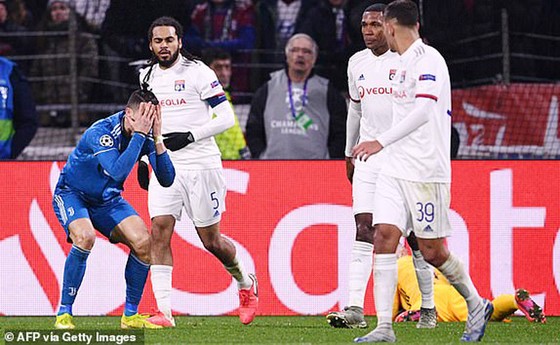 Lượt đi vòng 16 đội Champions League 2020: Real Madrid 'sụp đổ' trước Manchester City ảnh 3