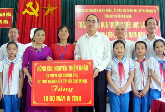 Bí thư Thành ủy TPHCM Nguyễn Thiện Nhân thăm, làm việc tại Nghệ An ảnh 1