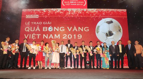 Đỗ Hùng Dũng, Huỳnh Như, Trần Văn Vũ đoạt Quả bóng Vàng Việt Nam 2019 ảnh 1