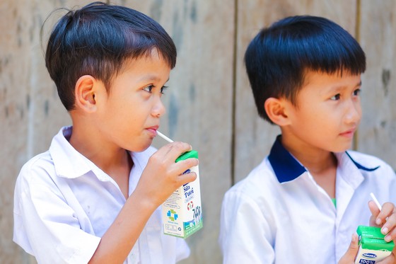 33.000 trẻ em miền núi Quảng Nam uống sữa miễn phí nhờ Sữa học đường ảnh 1