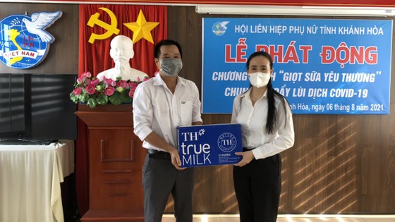 TH trao tặng 48.000 sản phẩm tốt cho sức khỏe, chung tay cùng Khánh Hòa chống dịch Covid-19 ảnh 2