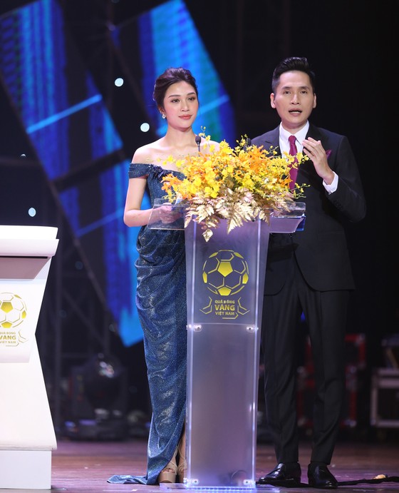 Hoàng Đức, Huỳnh Như và Văn Ý đoạt Quả bóng vàng Việt Nam 2021 ảnh 18