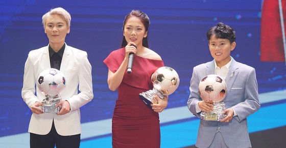 Hoàng Đức, Huỳnh Như và Văn Ý đoạt Quả bóng vàng Việt Nam 2021 ảnh 13