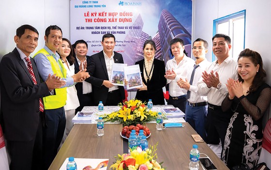 Tập đoàn Xây dựng Hòa Bình tiếp tục được vinh danh Tốp 100 Sao Vàng Đất Việt 2021 ảnh 1