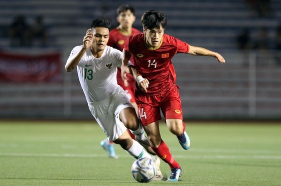 Hoàng Đức trong trận gặp U23 Indonesia