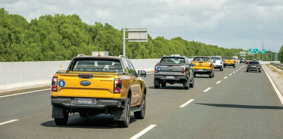 Ford Ranger thế hệ mới chính thức ra mắt: Tiếp nối hành trình hơn 20 năm 'sống chất' cùng khách hàng Việt ảnh 1