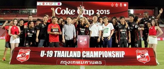 Đội U19 SCG Muangthong United giành chức vô địch Coke Cup 2015
