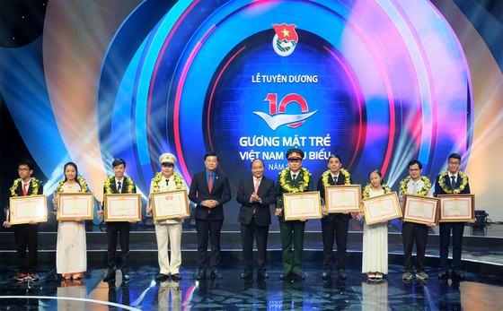 Tuyên dương 10 Gương mặt trẻ Việt Nam tiêu biểu năm 2017 ảnh 1