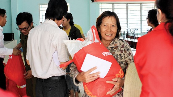 Vedan Việt Nam tặng 1.000 phần quà Tết cho người dân có hoàn cảnh khó khăn tại tỉnh Đồng Nai ảnh 1