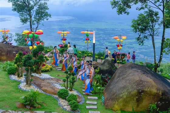 Đổi gió cuối tuần ở Tây Ninh, đừng quên check-in những địa điểm nổi tiếng này ảnh 2