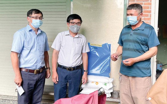 Chương trình 'Xe gạo nghĩa tình' do Báo SGGP phát động: 110 tấn gạo đến tay người khó, người nghèo ảnh 2