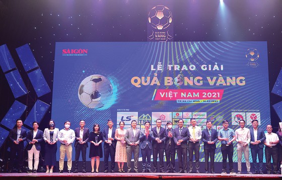 Gala trao giải Quả bóng vàng Việt Nam năm 2021: Đêm của những người chiến thắng ảnh 3