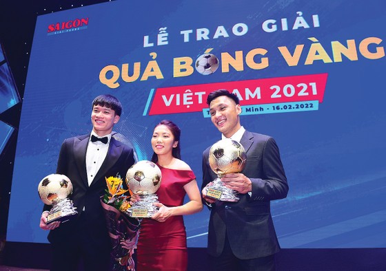Gala trao giải Quả bóng vàng Việt Nam năm 2021: Đêm của những người chiến thắng ảnh 6