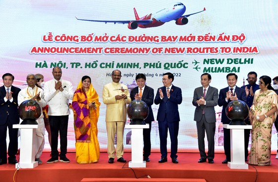 Chủ tịch Quốc hội Vương Đình Huệ và Chủ tịch Hạ viện Ấn Độ Om Birla chứng kiến khai trương các đường bay thẳng giữa 2 nước ảnh 1