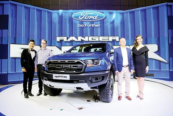 Ford Việt Nam thể hiện sức mạnh và di sản về thiết kế các dòng xe bán tải, đa dụng, ra mắt Ranger Raptor ảnh 1