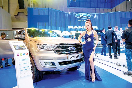 Ford Việt Nam thể hiện sức mạnh và di sản về thiết kế các dòng xe bán tải, đa dụng, ra mắt Ranger Raptor ảnh 4