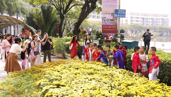 Hội chợ hoa xuân Phú Mỹ Hưng Tết Kỷ Hợi: Hoa và cuộc sống ảnh 1