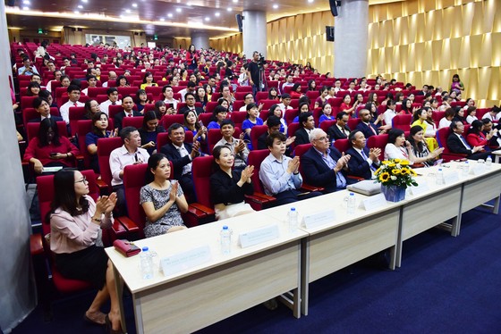NHG tôn vinh những người thầy 'phục vụ trong yêu thương' ảnh 1