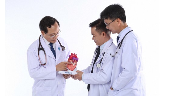 Kỷ niệm 65 năm Ngày Thầy thuốc Việt Nam (27-2-1955 - 27-2-2020): Người 'sửa lỗi' trái tim ảnh 1