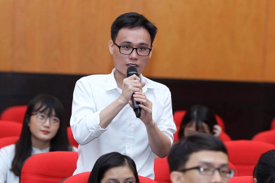 Trao 56 suất học bổng Nguyễn Văn Hưởng cho sinh viên ngành y ảnh 7