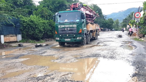 Trạm bê tông 'hành' dân ảnh 1