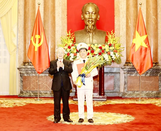 Thứ trưởng Bộ Công an Nguyễn Văn Sơn được thăng hàm Thượng tướng ảnh 1
