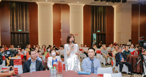 MC Kỳ Duyên tham dự sự kiện tri ân khách hàng của Hoa viên Bình An ảnh 2