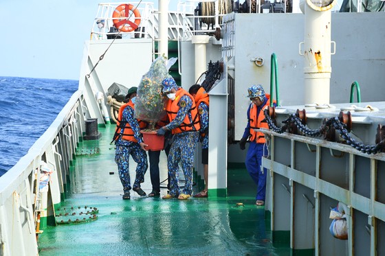 Bộ Tư lệnh Vùng 2 kết thúc chuyến đi thăm, chúc tết các nhà giàn DK1 và Côn Đảo ảnh 5