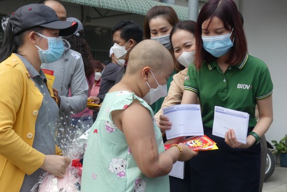 BIDV tặng 150 triệu đồng chăm lo tết cho bệnh nhân ung thư tại TPHCM ảnh 6