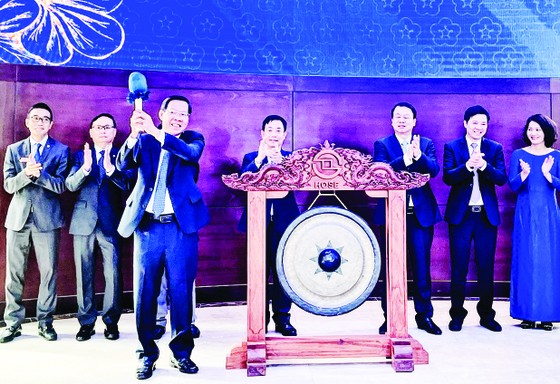 Chủ tịch UBND TPHCM Phan Văn Mãi: Tạo điều kiện thuận lợi nhất cho nhà đầu tư ảnh 1
