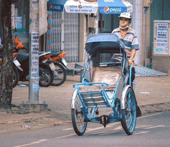 Những mùa hoa của nắng ảnh 1